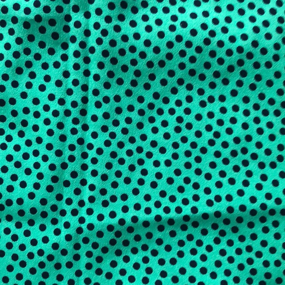 Tommy Hilfiger green top XSP sleeveless polka dot pattern holiday outfit inspo - Picture 3 of 4